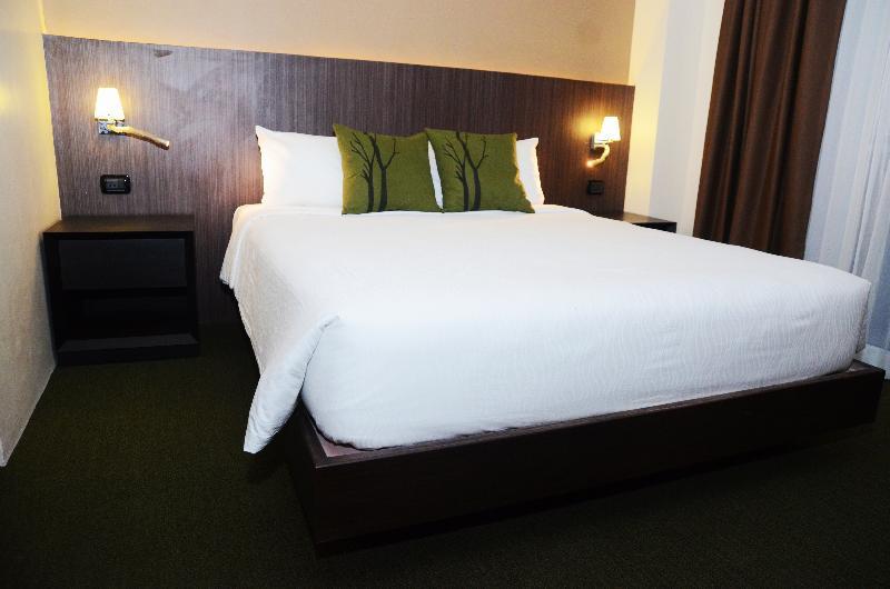 Stradella Hotel Cainta Buitenkant foto